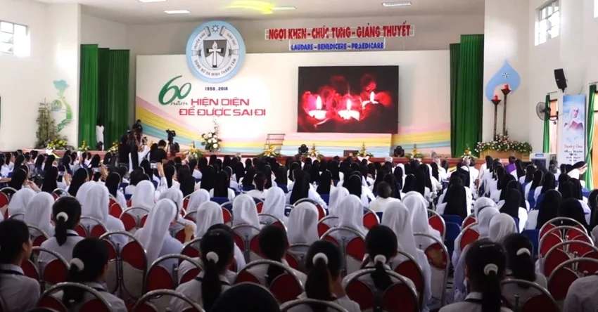 Album mừng 60 năm — ảnh 1