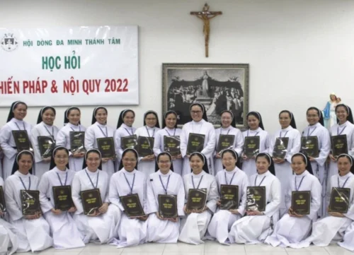 Bản tin nhanh tuần học hỏi Hiến pháp và Nội quy - nhóm 8