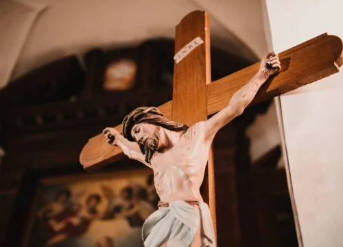 Chiêm ngưỡng cây thánh giá giúp chúng ta lớn lên trong nhân đức