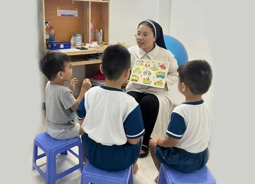Cho em như mọi người