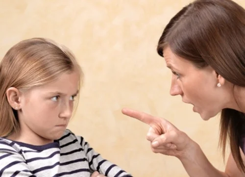 Giáo Dục mà không chê bai: 7 câu không nên nói với trẻ