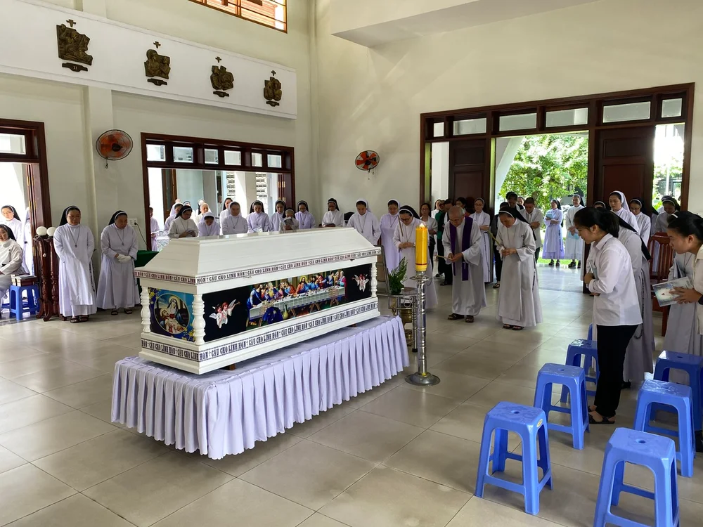 Hình ảnh lễ an táng Dì Anna Nguyễn Thị Thanh Bình — ảnh 4