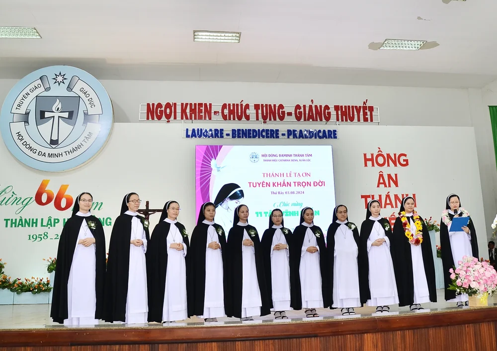 Hình Vĩnh Khấn 2024 — ảnh 21