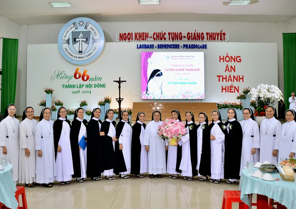 Hình Vĩnh Khấn 2024 — ảnh 24