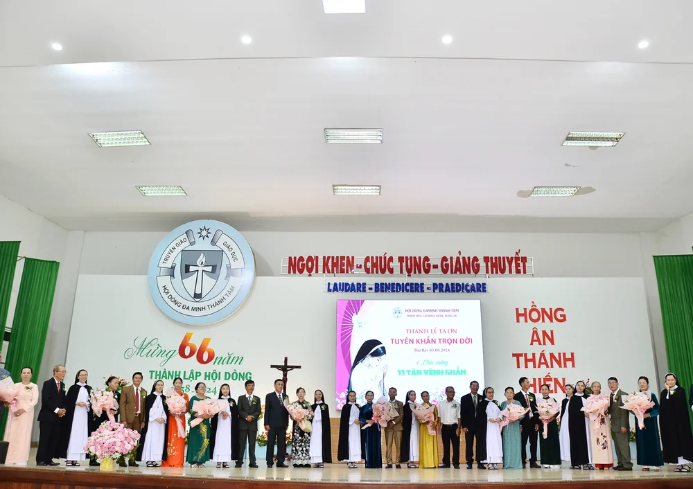 Hình Vĩnh Khấn 2024 — ảnh 26