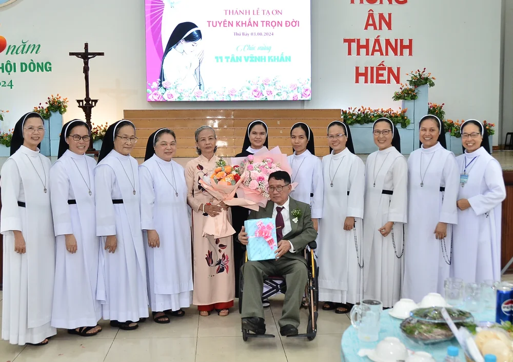 Hình Vĩnh Khấn 2024 — ảnh 27