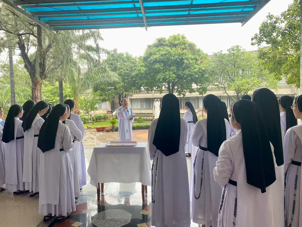Làm phép tượng Thánh Catarina Siena — ảnh 2