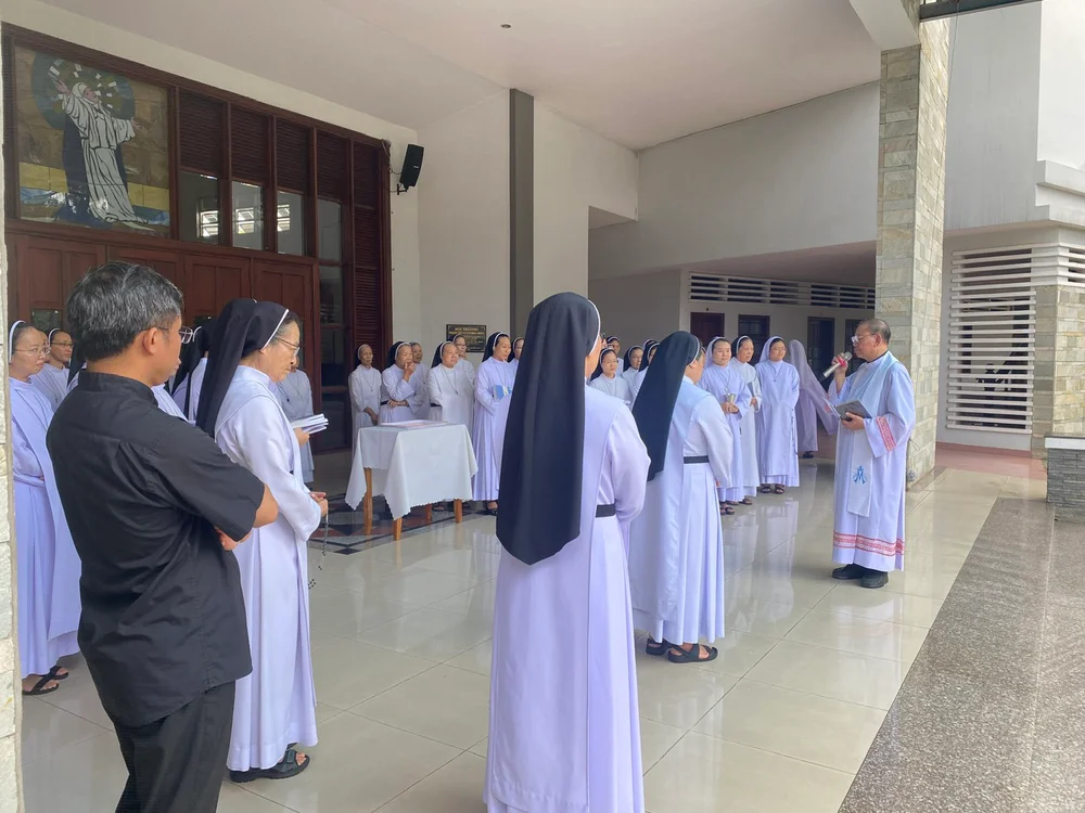 Làm phép tượng Thánh Catarina Siena — ảnh 3