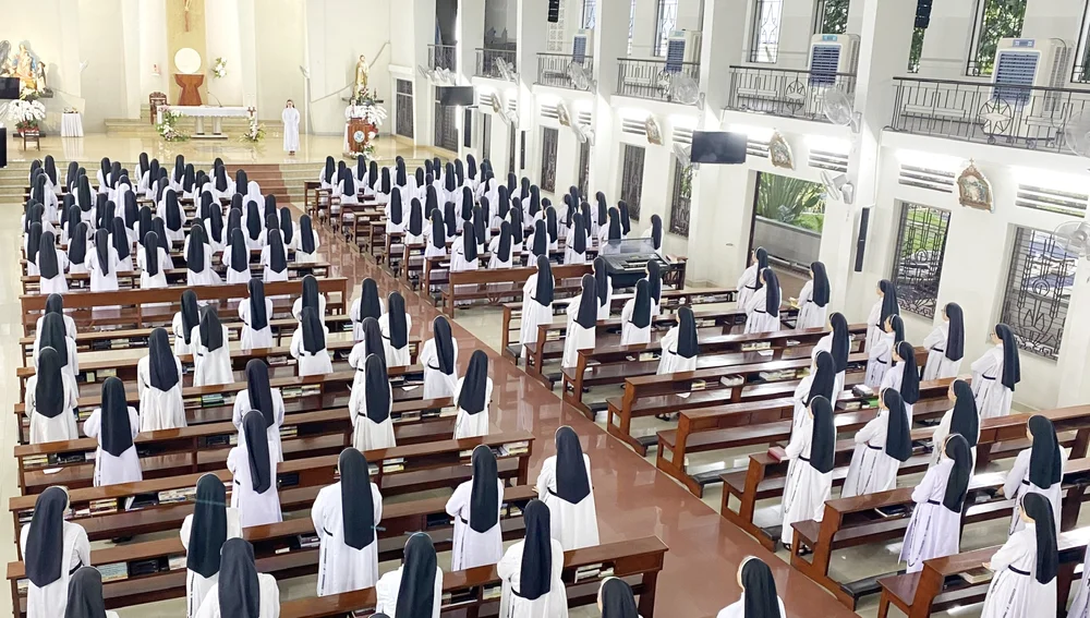 Lãnh nhận Hiến Pháp - Nội Quy và Văn thư công bố nâng bậc Cộng đoàn — ảnh 1