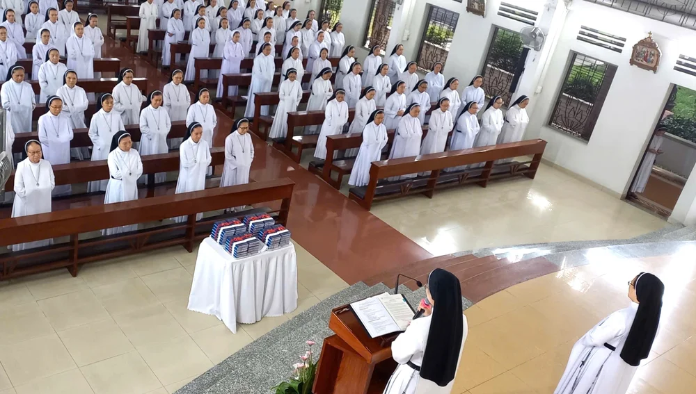 Lãnh nhận Hiến Pháp - Nội Quy và Văn thư công bố nâng bậc Cộng đoàn — ảnh 2