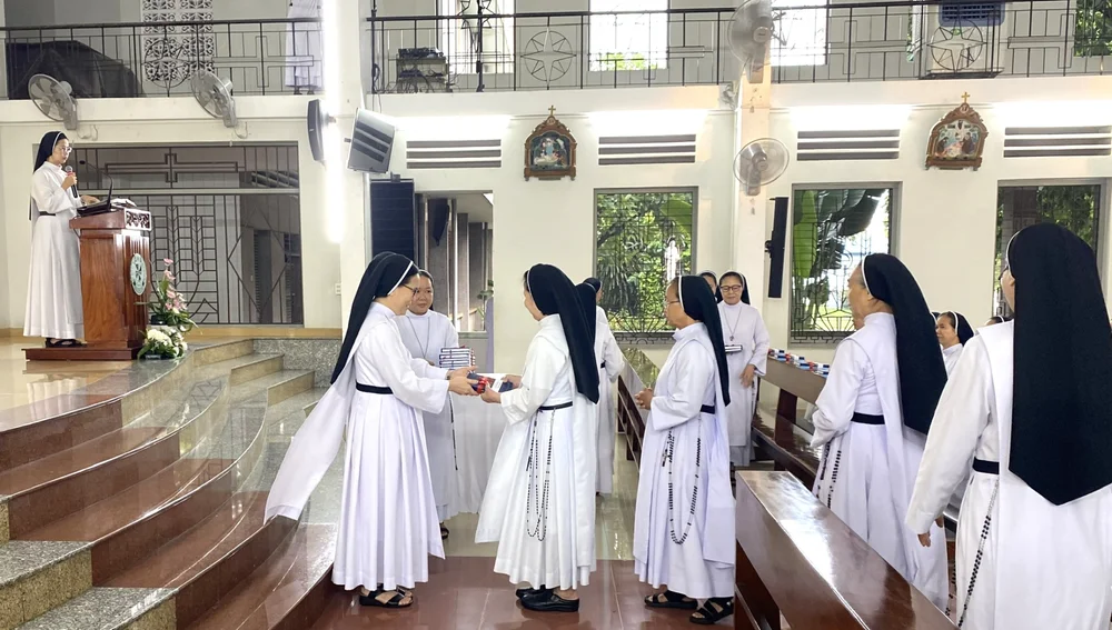 Lãnh nhận Hiến Pháp - Nội Quy và Văn thư công bố nâng bậc Cộng đoàn — ảnh 5