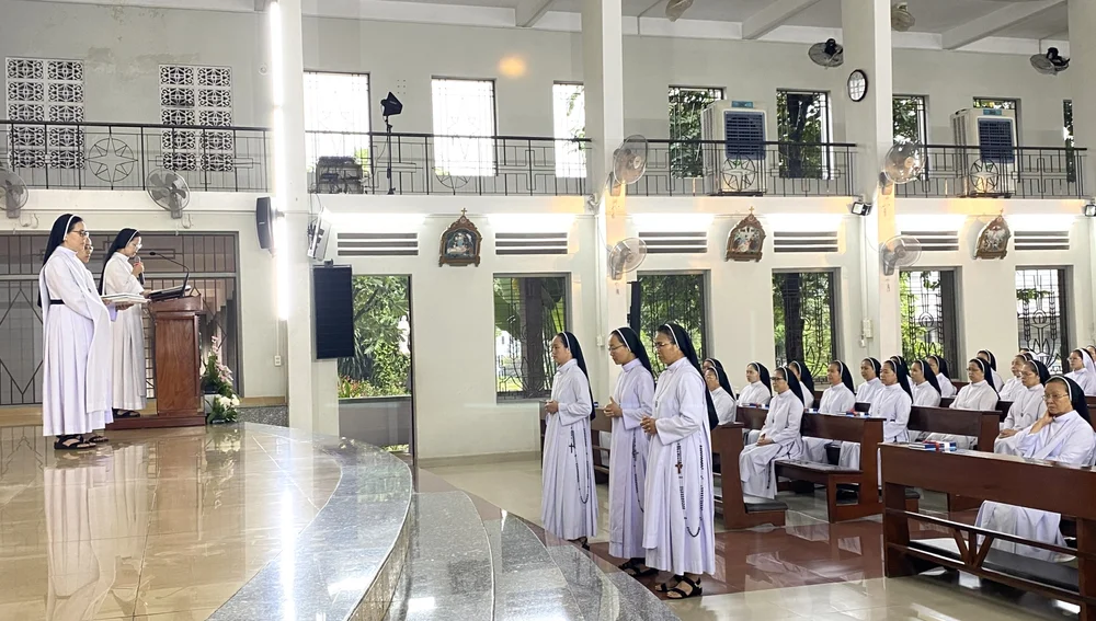 Lãnh nhận Hiến Pháp - Nội Quy và Văn thư công bố nâng bậc Cộng đoàn — ảnh 6