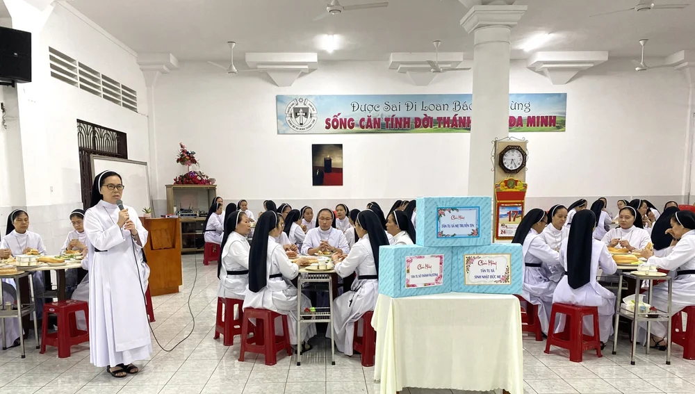 Lãnh nhận Hiến Pháp - Nội Quy và Văn thư công bố nâng bậc Cộng đoàn — ảnh 11