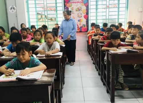 Lớp học dành cho trẻ em di dân