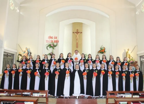 Mùa dâng hiến thời Covid (phần I) - Hồng ân Tuyên Khấn Lần Đầu