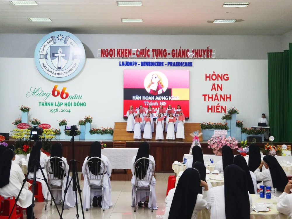 Mừng Bổn mạng Bề trên Tổng quyền — ảnh 4