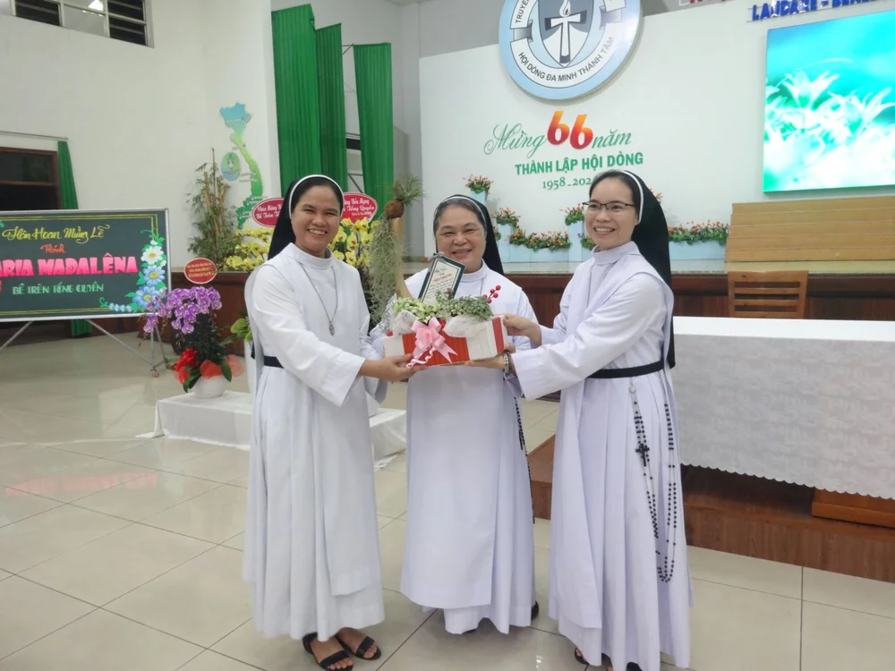 Mừng Bổn mạng Bề trên Tổng quyền — ảnh 10