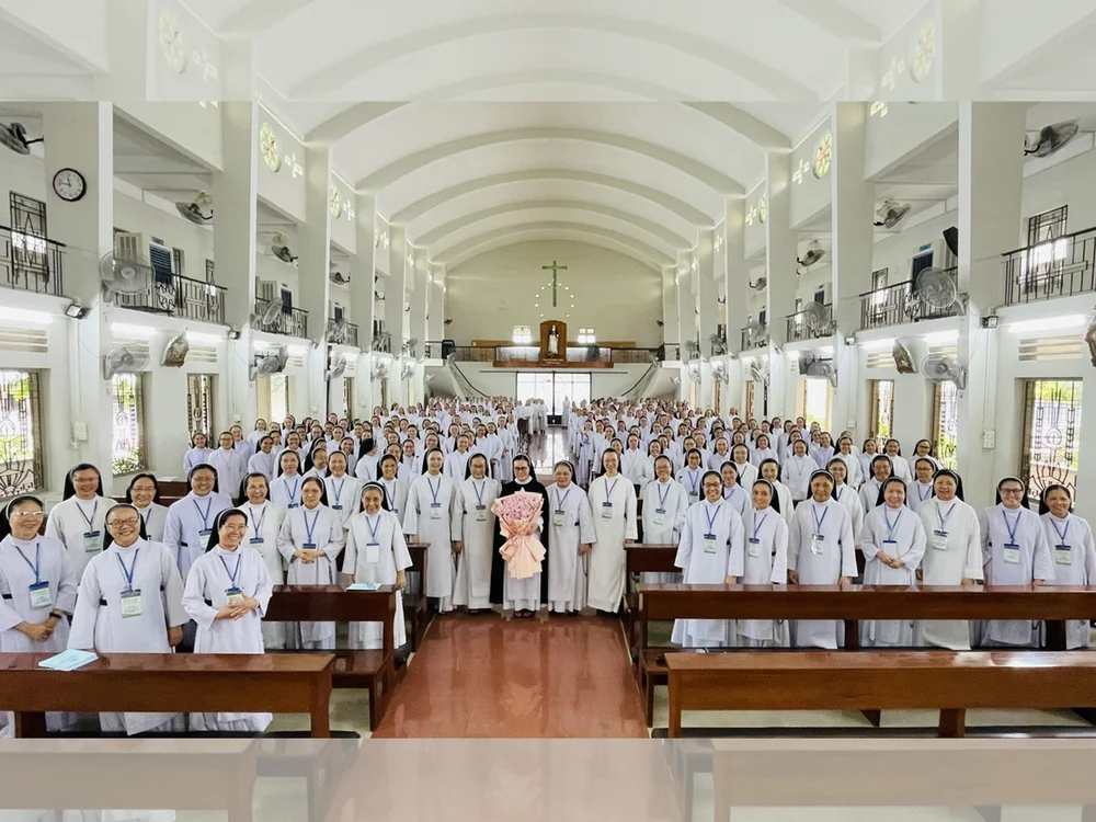 Mừng Tân Bề trên Tổng quyền Teresa — ảnh 1