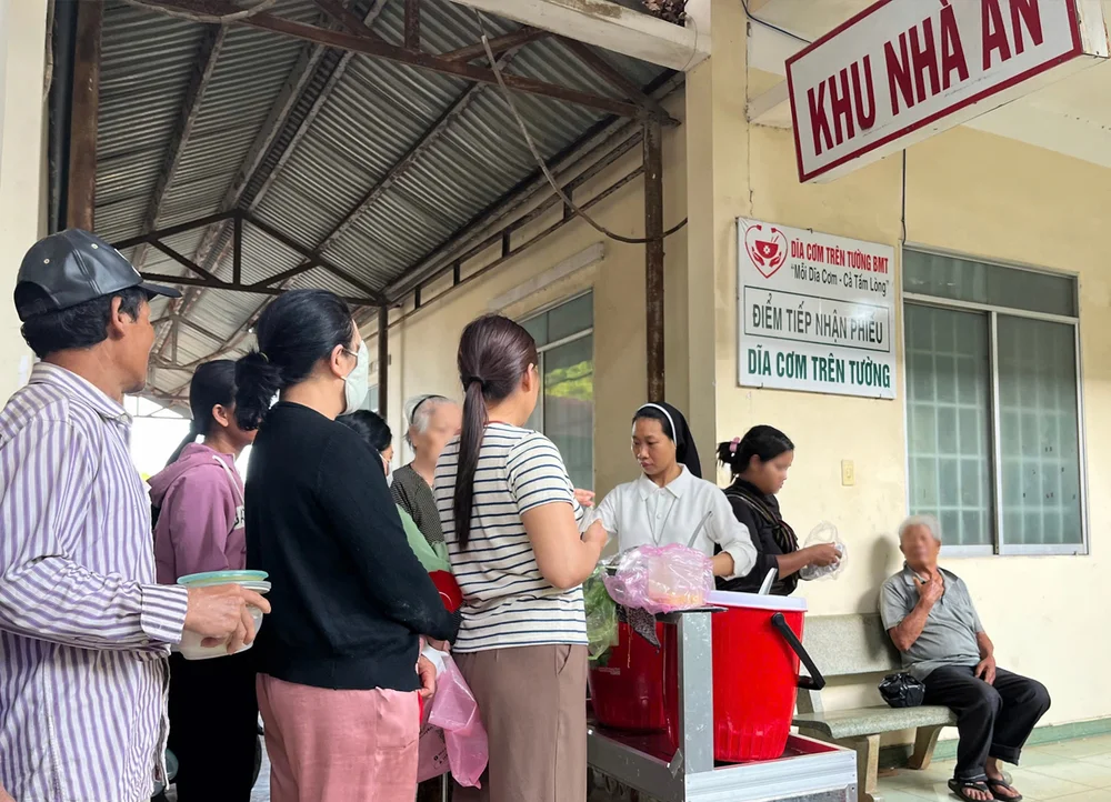 Nồi cháo tình thương: hơi ấm giữa đời thường — ảnh 2