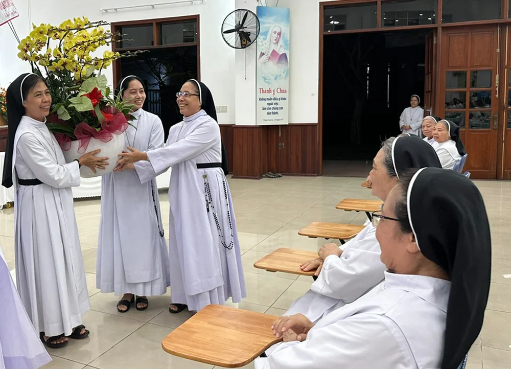 Tin nhanh: Mừng lễ Thánh Catarina Siena — ảnh 17
