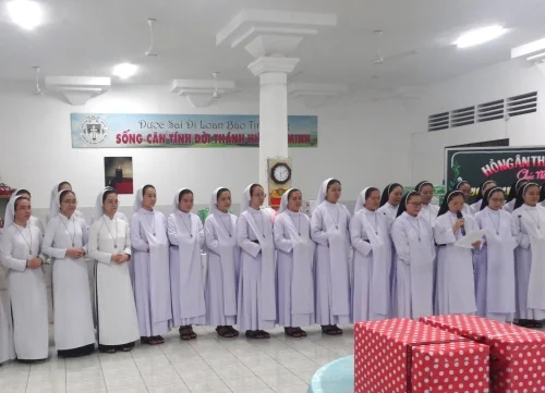 Tri ân Bề trên Tổng quyền, quý Bề trên và quý Dì