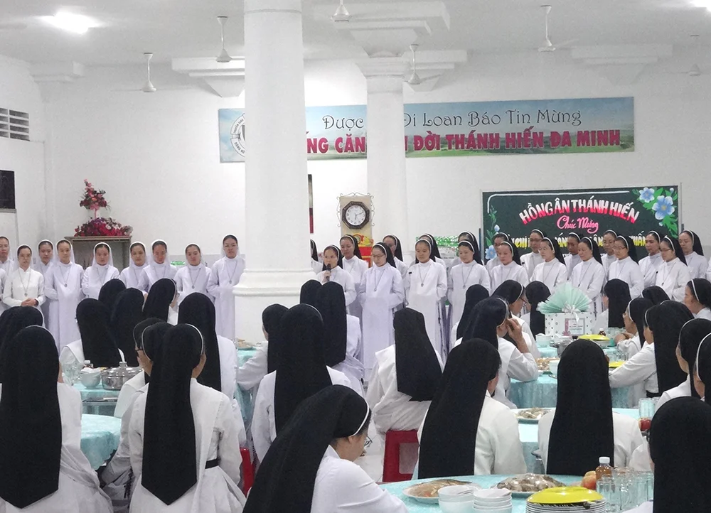 Tri ân Bề trên Tổng quyền, quý Bề trên và quý Dì — ảnh 2