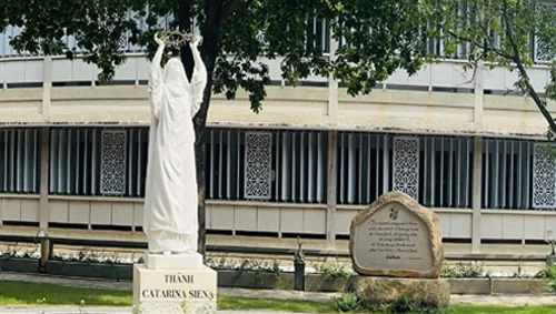 Tượng Đài Thánh Catarina Siena