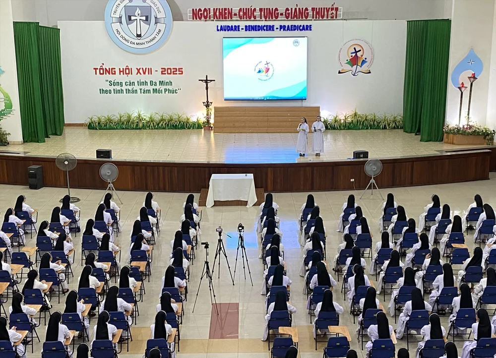Văn nghệ chào mừng TH XVII - 2025 — ảnh 1